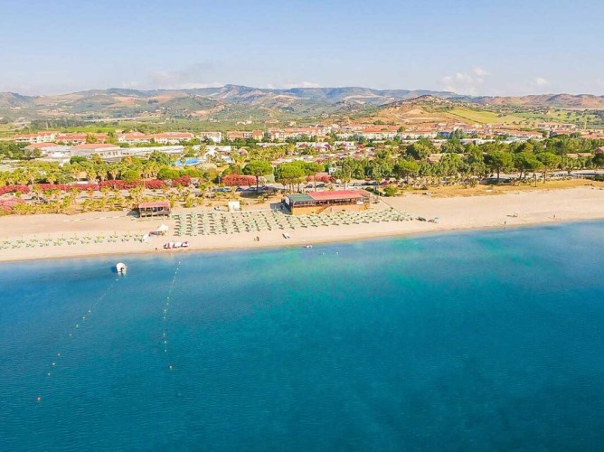 Villaggio Porto Rhoca - L'incantevole mare ionico visto dall'alto