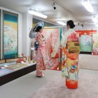 Il centro della seta Yuzen di Nagamachi mostra le tecniche della tintura Kaga-Yuzen. Si può visitare l’atelier, ammirare le collezioni e acquistare capi in seta.