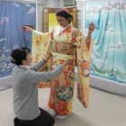 Nel centro della seta Yuzen di Nagamachi è possibile visitare l’atelier e acquistare splendidi capi artigianali in pura seta, realizzati con antiche tecniche tradizionali.