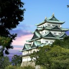 Il Castello di Nagoya, simbolo della città, colpisce per i tetti dorati e l’elegante architettura feudale. Fu residenza degli shōgun Tokugawa nel periodo Edo.