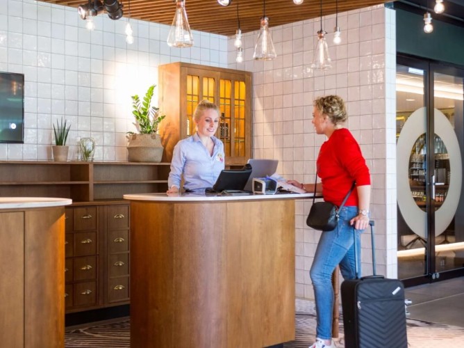Adagio Amsterdam City South - La reception, attiva 24 ore su 24, offre gratuitamente un servizio concierge professionale e dedicato, molto apprezzato dagli ospiti per assistenza e consigli personalizzati.