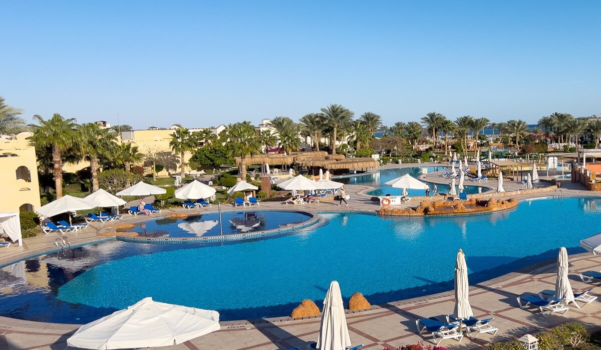 Royal Regency Club - Ultra All Inclusive - Royal Regency Club: vista sul parco piscine con zone relax per adulti e aree gioco sicure e divertenti per i più piccoli.