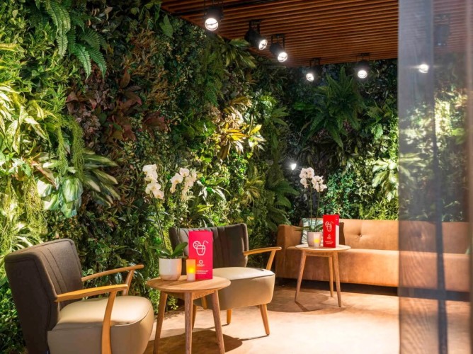 Adagio Amsterdam City South - L’impiego di materiali naturali e la valorizzazione della luce naturale riducono l’impatto ambientale, creando ambienti caldi e accoglienti che migliorano il benessere degli ospiti.