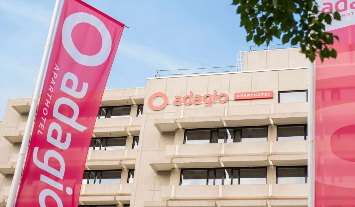 Adagio Amsterdam City South - Struttura moderna e funzionale dallo stile metropolitano, caratterizzata da spazi luminosi e interni raffinati, curati nei dettagli per garantire comfort e un’atmosfera accogliente.