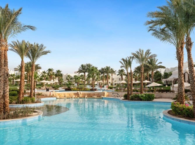 Swissôtel Sharm El Sheikh All Inclusive Collection - Il parco piscine dello Swissôtel Sharm El Sheikh All Inclusive Collection offre un’ampia varietà di piscine con profondità differenziate, immerse in rigogliosi giardini tropicali. 