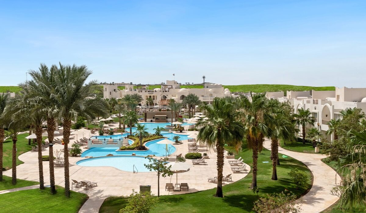 Swissôtel Sharm El Sheikh All Inclusive Collection - Le piscine del Swissôtel Sharm El Sheikh All Inclusive Collection offrono spazi ampi e scenografici, immerse in un giardino curato, ideali per relax e divertimento sotto il sole.