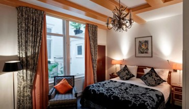 Ambassade Hotel