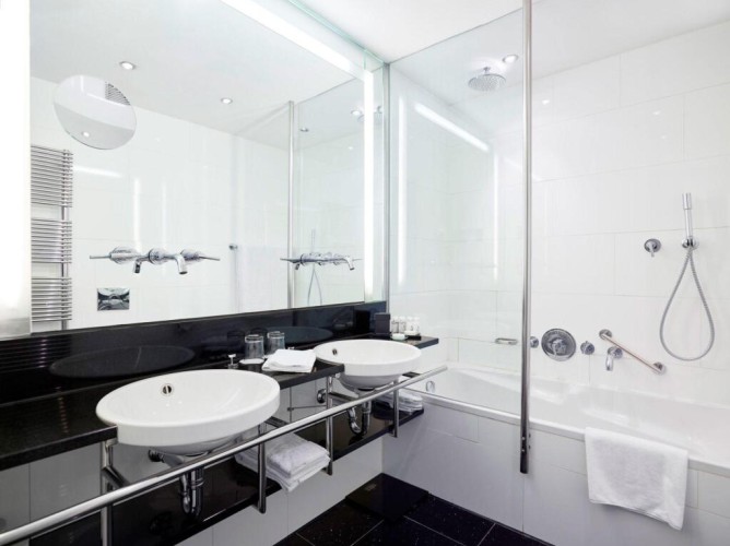 Ambassade Hotel - Immagine 9