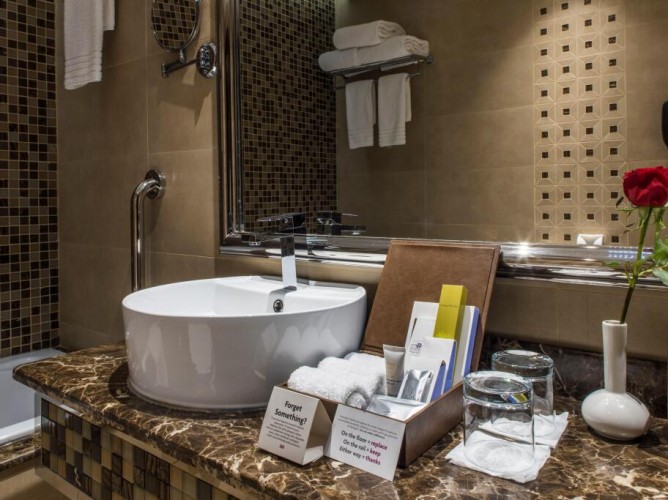 Crowne Plaza Riyadh Al Waha - Immagine 9
