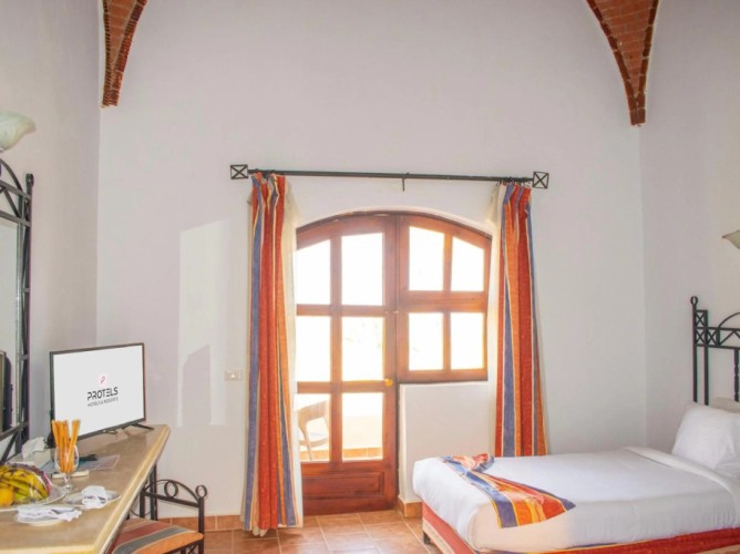 Protels Crystal Beach Resort - Immagine 10