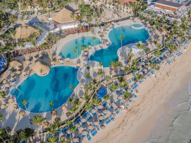 Bahia Principe Gran Bavaro All inclusive - Bahia Pincipe Gran Turquesa vista aerea con drone delle piscine e della spiaggia