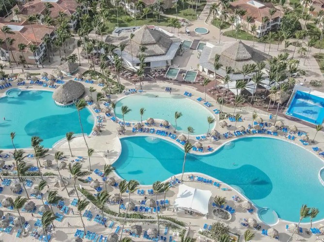 Bahia Principe Gran Bavaro All inclusive - Bahia Pincipe Gran Turquesa vista aerea della piscina fronte mare