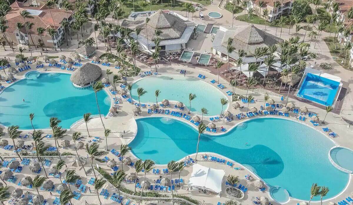 Bahia Principe Grand Punta Cana - All Inclusive - Bahia Principe Grand Punta Cana - All Inclusivevista aerea con drone delle piscine e della spiaggia