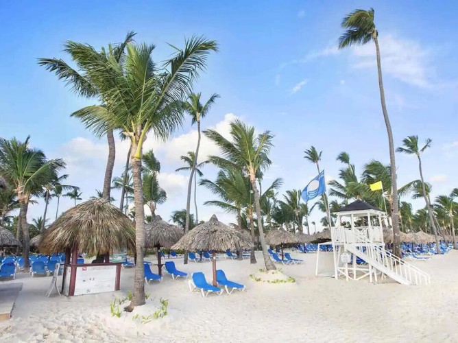 Bahia Principe Grand Punta Cana - All Inclusive - Vista aerea della struttura Bahia Principe Grand Punta Cana - All Inclusive dettagli della spiaggia di fine sabbia bianca