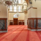 Gli interni della Moschea di Zeyrek uniscono elementi bizantini e ottomani: archi a tutto sesto, decorazioni sobrie e affreschi restaurati raccontano una storia millenaria.