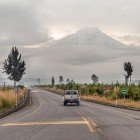 L’Avenida de los Volcanes in Ecuador è un suggestivo percorso lungo la Cordigliera delle Ande, dove imponenti vulcani innevati creano panorami spettacolari e unici.