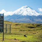 Il Parco Nazionale Cotopaxi in Ecuador offre scenari andini mozzafiato, con il maestoso vulcano innevato, lagune cristalline e sentieri ideali per trekking e natura.