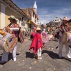 Il Corpus Domini di Pujilí è una delle feste più vivaci dell’Ecuador: danze tradizionali, costumi colorati e musica trasformano la città in un grande palcoscenico culturale.