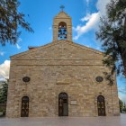 Fondata nel VI secolo, la Chiesa di San Giorgio conserva una mappa-mosaico unica, dettagliata della Palestina e Gerusalemme antica.