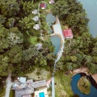 Dal lodge salperemo in barca lungo il Rio Misahuallí fino a La Punta, molo di attracco del villaggio di Puerto Misahuallí, nel cantone di Tena, provincia di Napo.