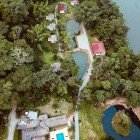 Dal lodge salperemo in barca lungo il Rio Misahuallí fino a La Punta, molo di attracco del villaggio di Puerto Misahuallí, nel cantone di Tena, provincia di Napo.