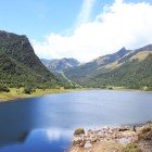 Il Lago Papallacta, incastonato tra le Ande dell’Ecuador, regala paesaggi mozzafiato, acque cristalline e un ambiente naturale ideale per relax, trekking ed ecoturismo.