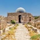 La Chiesa Bizantina di Amman, con mosaici ben conservati, racconta la fede e l’arte cristiana del VI secolo nella Giordania antica.