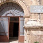 Il Museo del Folklore di Amman celebra tradizioni giordane con artigianato, costumi e oggetti di vita quotidiana, cuore della cultura locale.