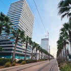 Anfa Boulevard, moderno fulcro commerciale di Casablanca, unisce design contemporaneo e spazi verdi, ideale per shopping, lavoro e relax.