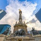Il Monumento all’Indipendenza, noto come El Ángel, domina il Paseo de la Reforma a Città del Messico: simbolo di libertà e icona storica amata da residenti e viaggiatori.