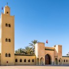 Il mausoleo di Moulay Ali Cherif custodisce le spoglie del fondatore della dinastia alaouita, con architettura tradizionale e significato storico-religioso.