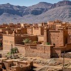 Nkob è una pittoresca cittadina del sud del Marocco, famosa per le sue kasbah in terra rossa, i paesaggi desertici e la vista sulle montagne del Jbel Saghro.