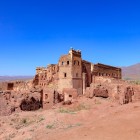 La kasbah di Telouet risale al XIX secolo, costruita intorno al 1860 dalla potente famiglia Glaoui lungo le rotte commerciali dell’Alto Atlante.