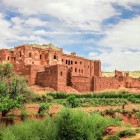 Kasbah Telouet: antica residenza dei Glaoui sull’Alto Atlante, lungo le rotte carovaniere, celebre per mosaici, storia e panorami spettacolari.