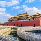 Il Palazzo Imperiale nella Città Proibita di Pechino è la storica residenza degli imperatori Ming e Qing, simbolo di potere e architettura classica cinese.