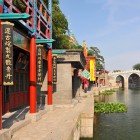 Suzhou, città antica della Cina, famosa per i suoi giardini classici, canali storici e la raffinata arte della seta e della cultura cinese tradizionale.