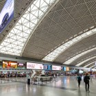 Aeroporto di Chengdu, moderno hub del Sichuan con voli nazionali e internazionali e strutture funzionali per i viaggiatori.