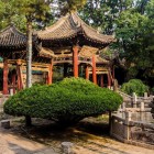 Padiglione della Fenice a Xi’an, gioiello architettonico tra eleganza classica e simboli di prosperità e rinascita nella tradizione cinese.