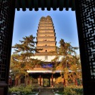 La Pagoda della Piccola Oca Selvatica a Xi’an, costruita nel VII secolo, custodisce testi buddhisti e rappresenta un capolavoro dell’architettura Tang.