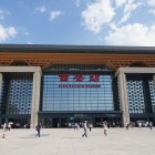 Grande stazione ferroviaria di Xi'An, nodo centrale per i collegamenti tra città storiche e moderne della Cina.