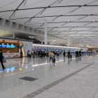 Terminal dell’aeroporto di Chengdu, spazioso e moderno, con aree funzionali, servizi efficienti e collegamenti comodi.