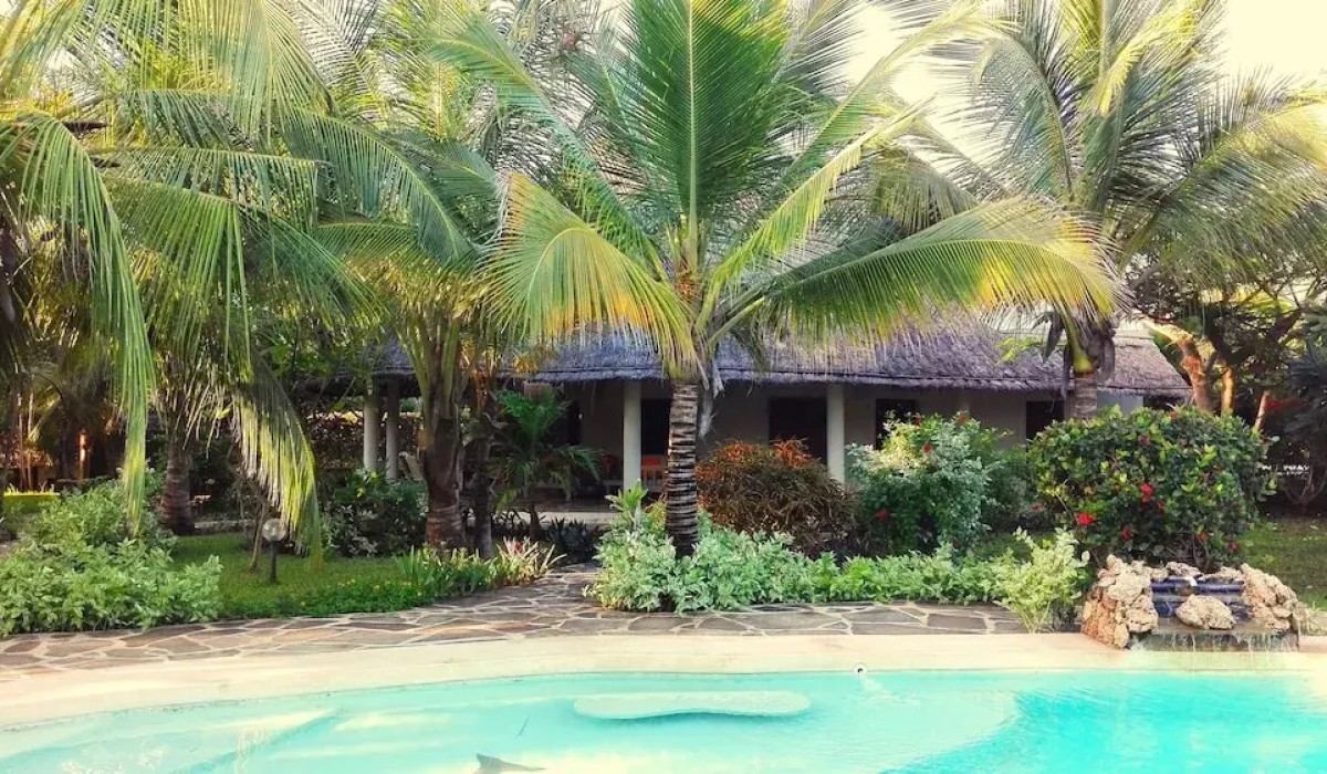 Deluxe Villa With Garden / Pool With Service Staff 150mt From the sea - Immagine 2