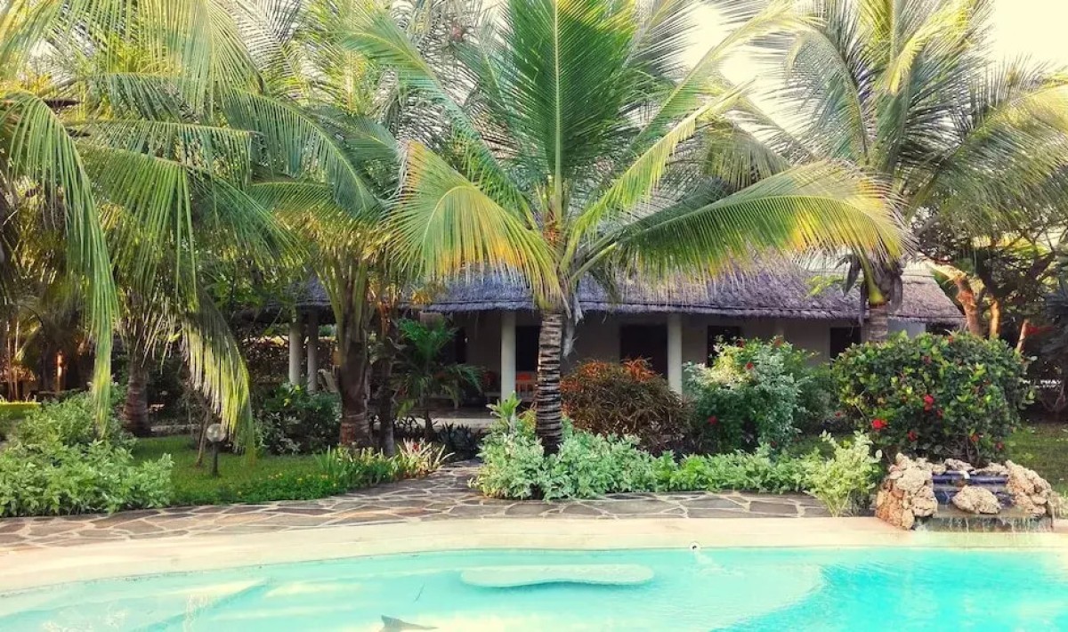 Deluxe Villa With Garden / Pool With Service Staff 150mt From the sea - Immagine 1