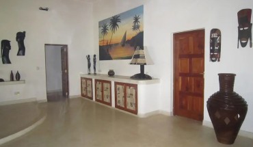 Watamu Villa With Service Personnel