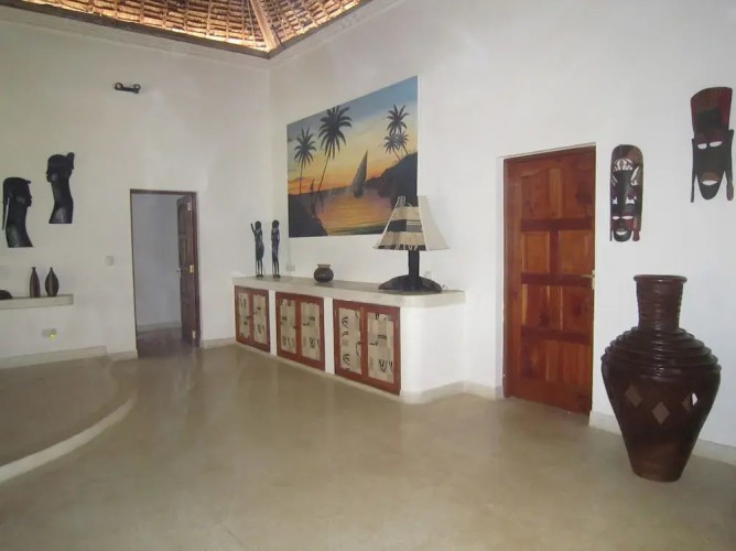 Watamu Villa With Service Personnel - Immagine 1