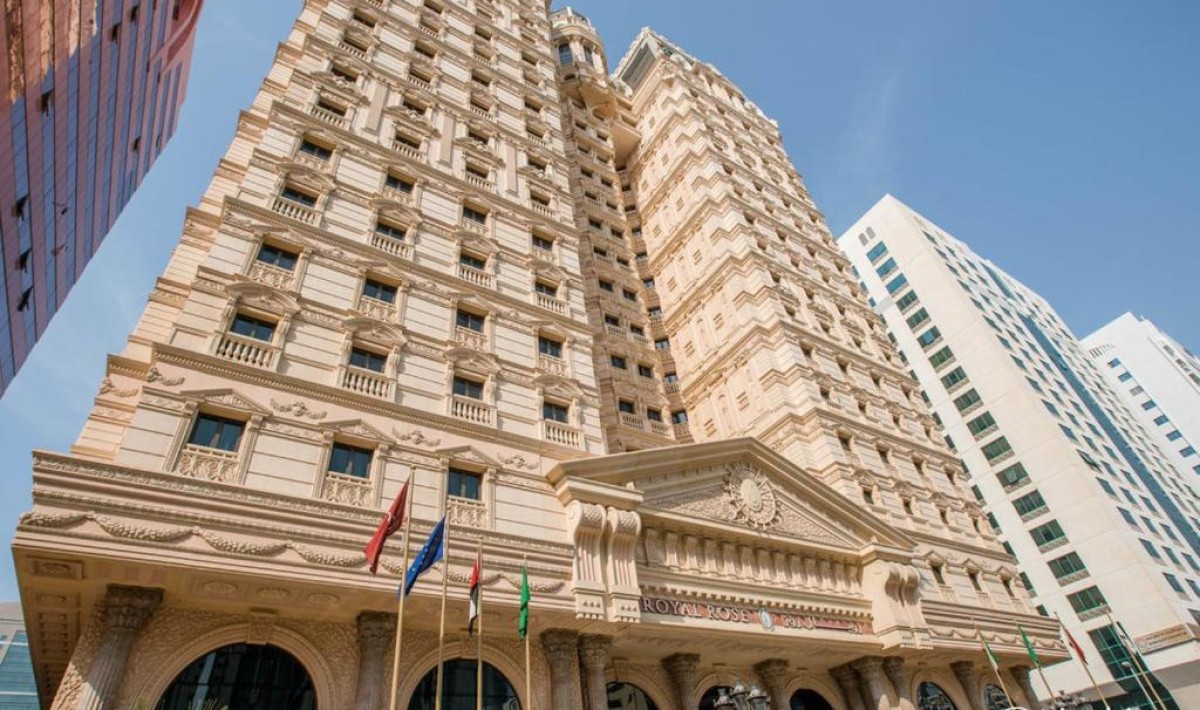 Royal Rose Abu Dhabi, a Curio by Hilton Affiliated Hotel - Immagine 1