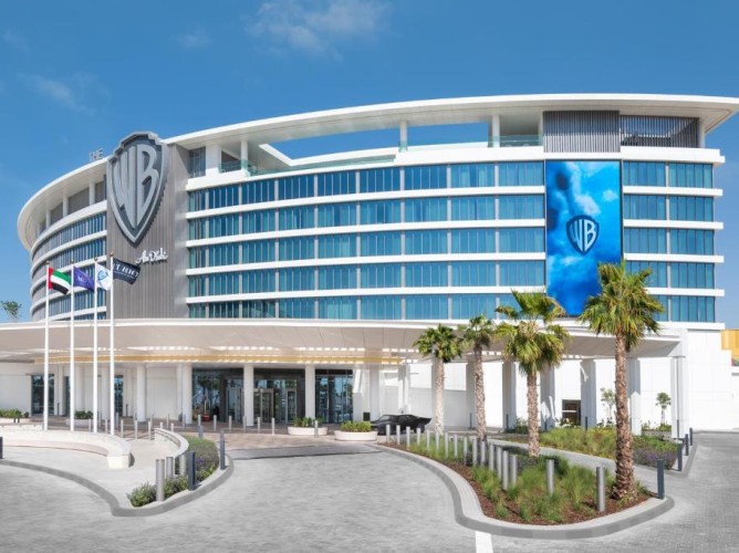 The WB Abu Dhabi, Curio Collection by Hilton Hotel - Immagine 1