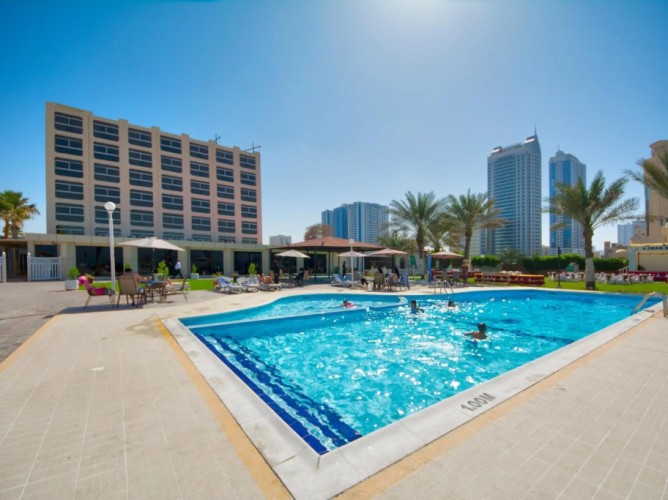 Ajman Beach Hotel - Immagine 1