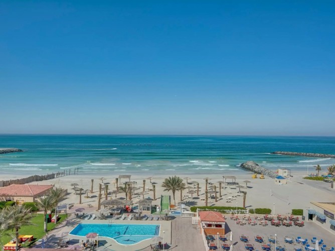 Ajman Beach Hotel - Immagine 2
