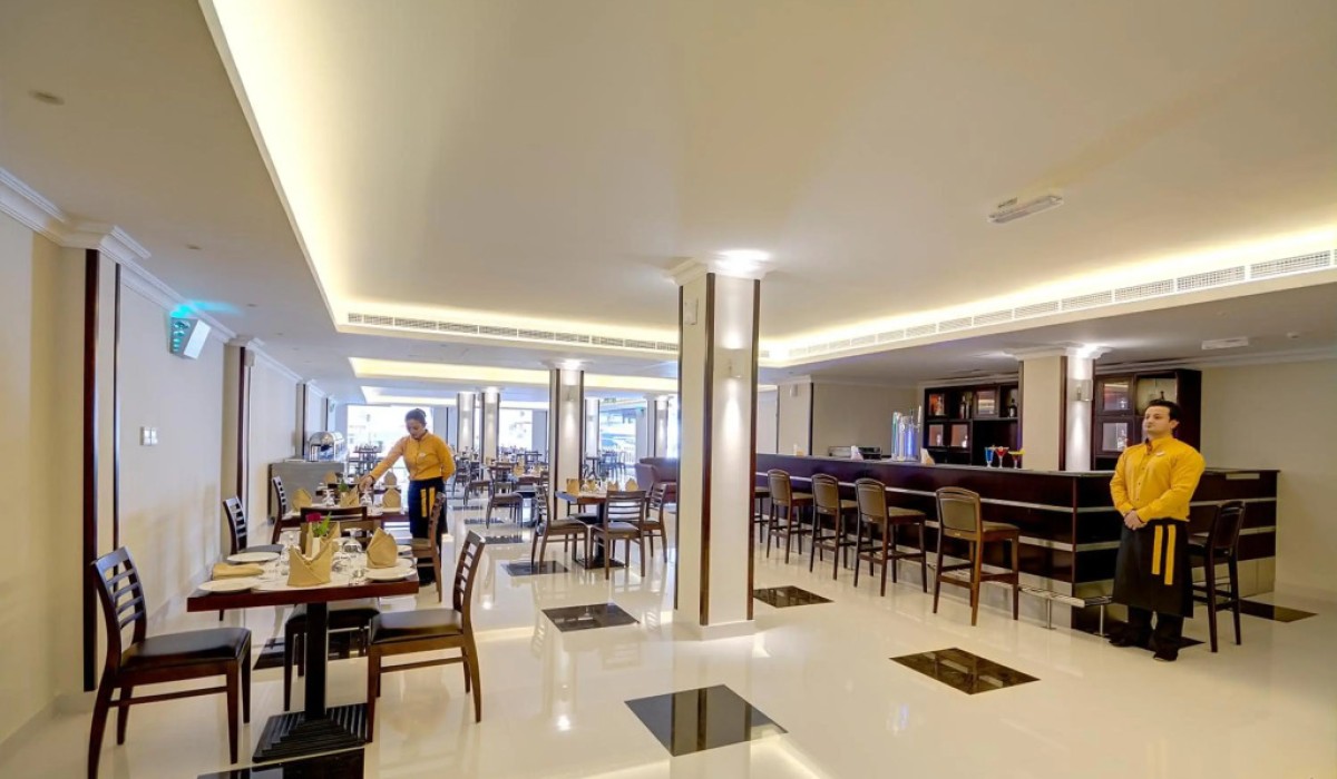 Ajman Beach Hotel - Immagine 3